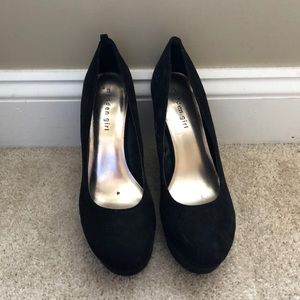 Black wedge suede shoe